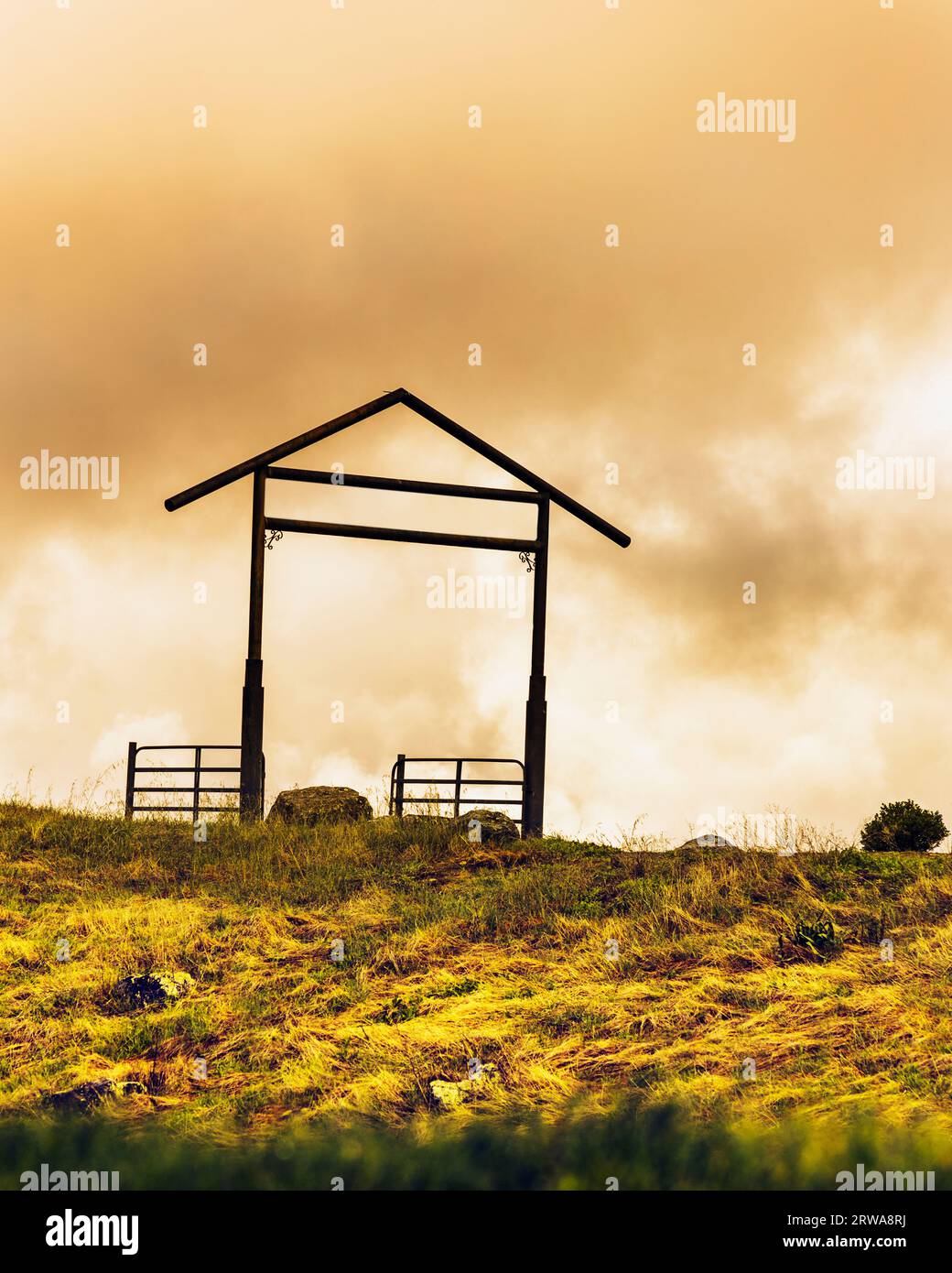 Ranch entrance gate hi-res stock photography and images - Alamy