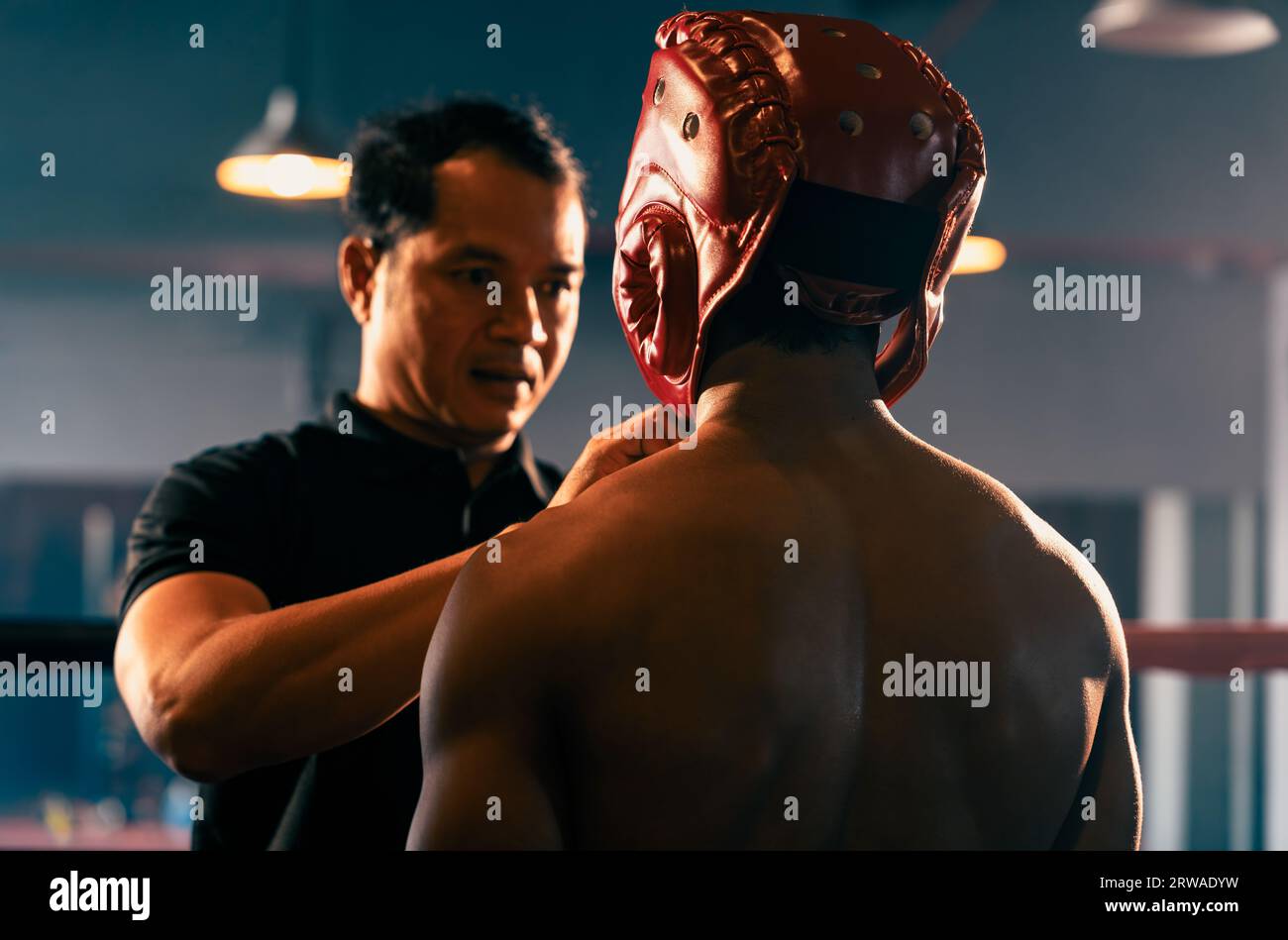 Referee explain rules and make preparation before give signal for the