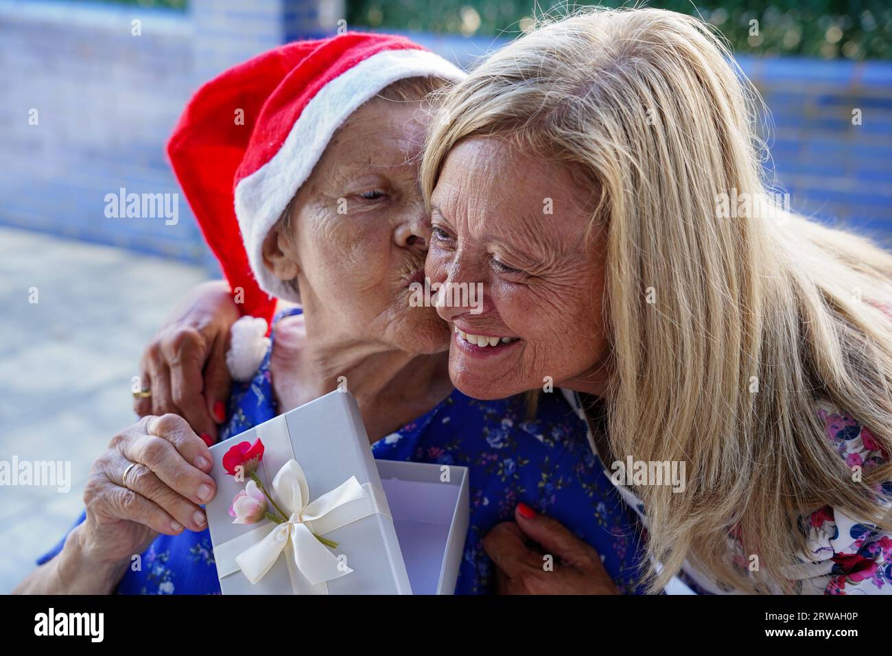 Two old women hi-res stock photography and images - Alamy