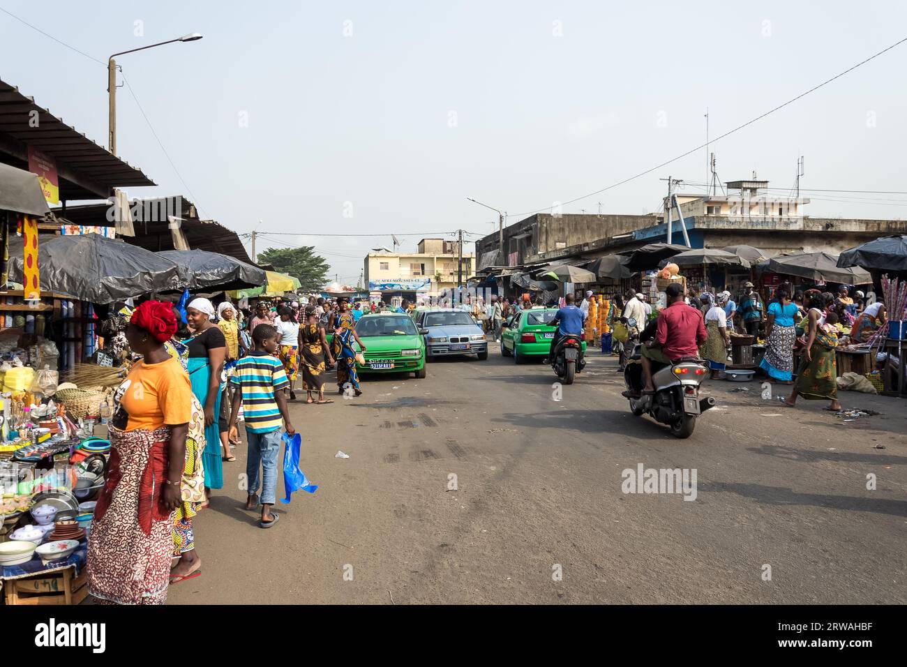 View of Adjamé market, a renowned and culturally significant marketplace in the bustling district of Adjamé, Abidjan, Ivory Coast Stock Photo
