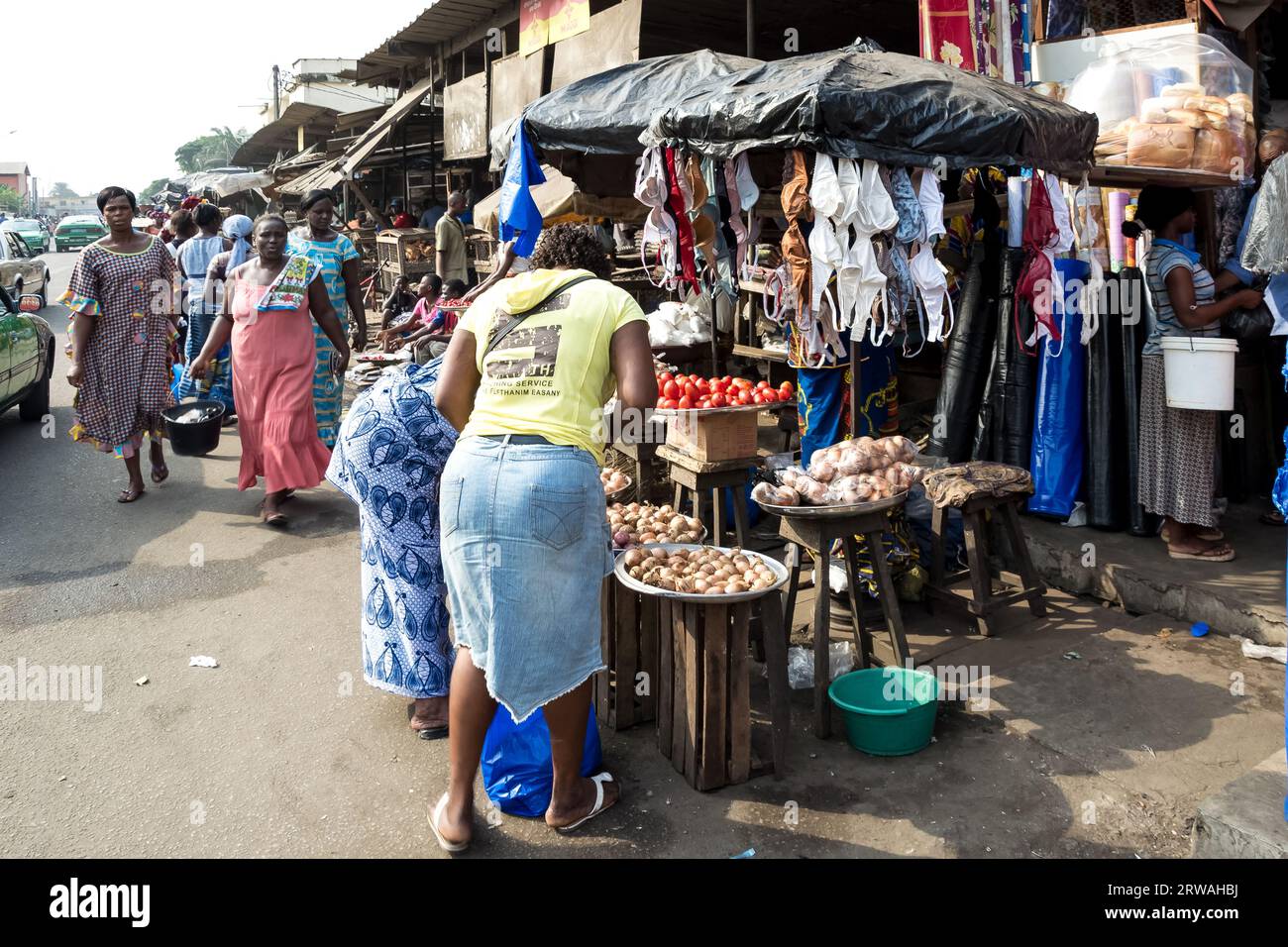 View of Adjamé market, a renowned and culturally significant marketplace in the bustling district of Adjamé, Abidjan, Ivory Coast Stock Photo