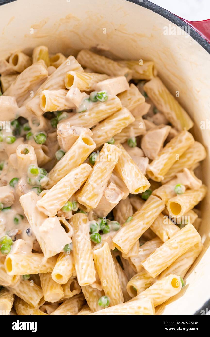 Chicken alfredo pasta Stock Photo - Alamy