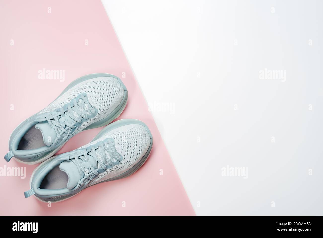 Shoe thats pink store and white