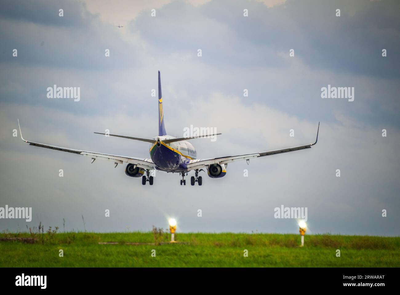 Ryanair jet airliner coming in to land at manchester airport Stock Photo Alamy