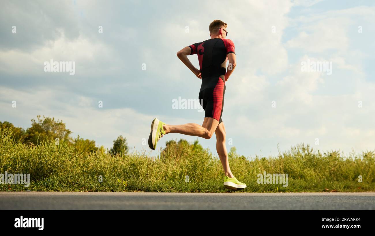 Musuclar young man running on hi-res stock photography and images - Alamy
