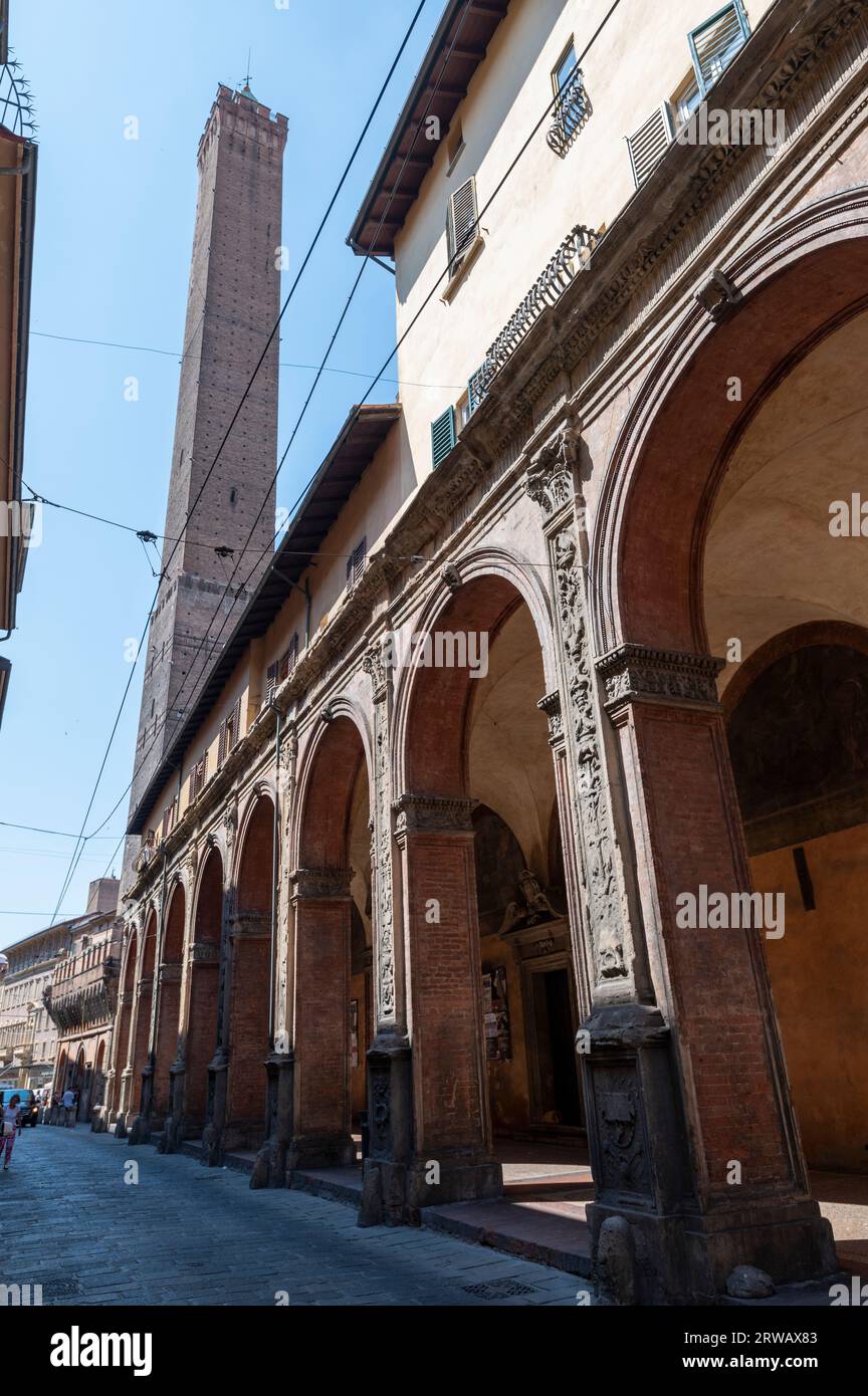 The 97.2 metres (319 ft) Le due Torri: Garisenda e degli Asinelli, known as the two towers at the end of Str. Maggiore in Bologna in the Emilia-Romagna Stock Photo