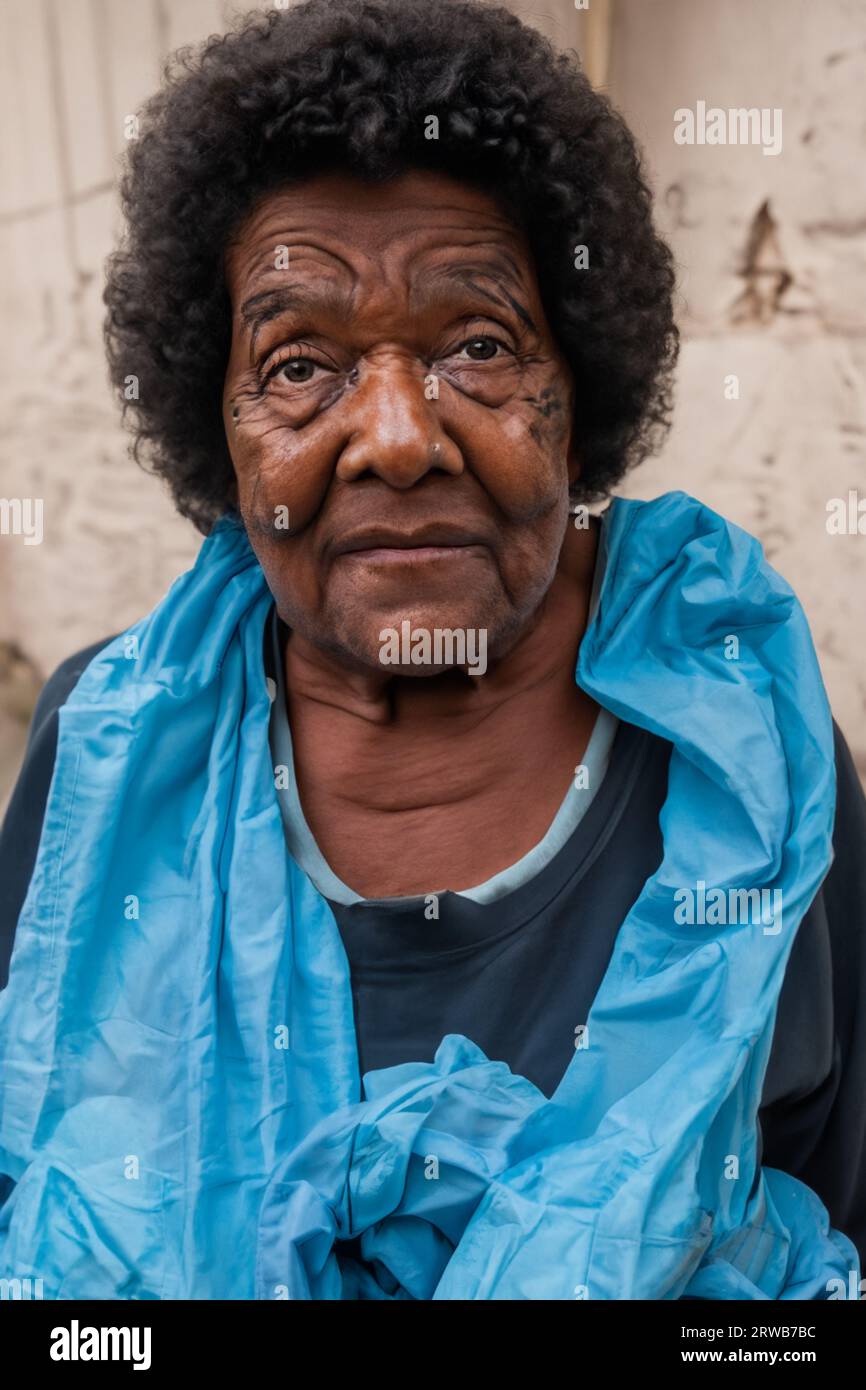 Portrait older black woman work hi-res stock photography and images - Alamy