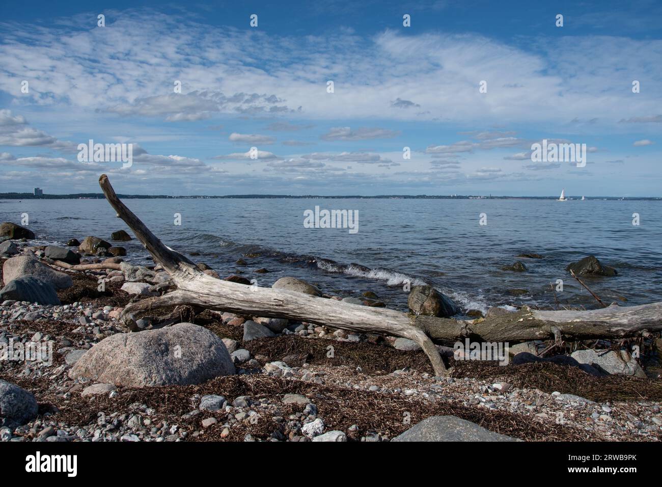 Wide rocky natural shoreline hi-res stock photography and images - Alamy