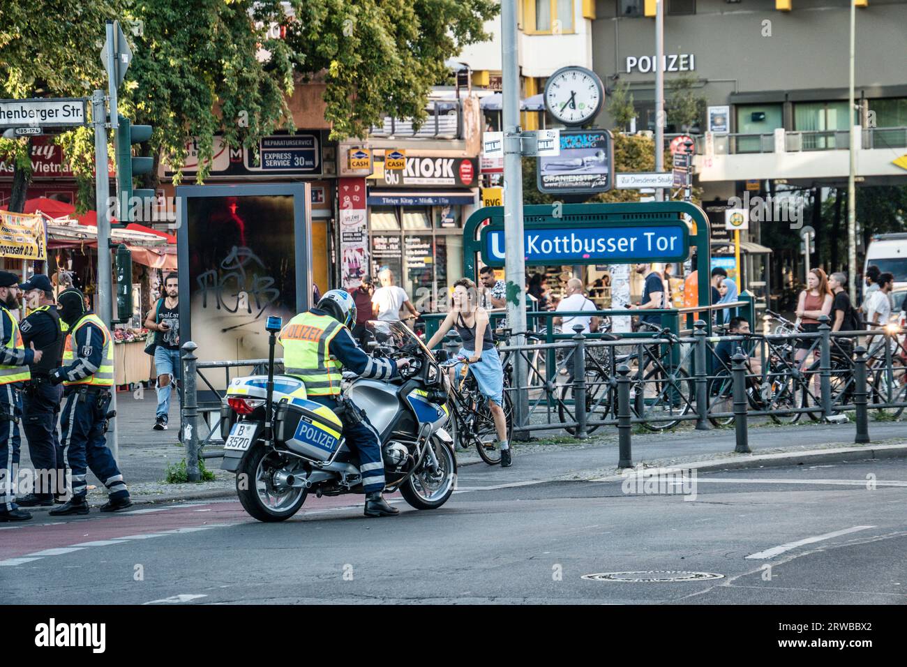 Kottbusser Tor, Kbo, kriminalitätsbelasteter Ort, Polizeieinsatz,  Berlin-Kreuzberg, Polizei, Berlin , Stock Photo