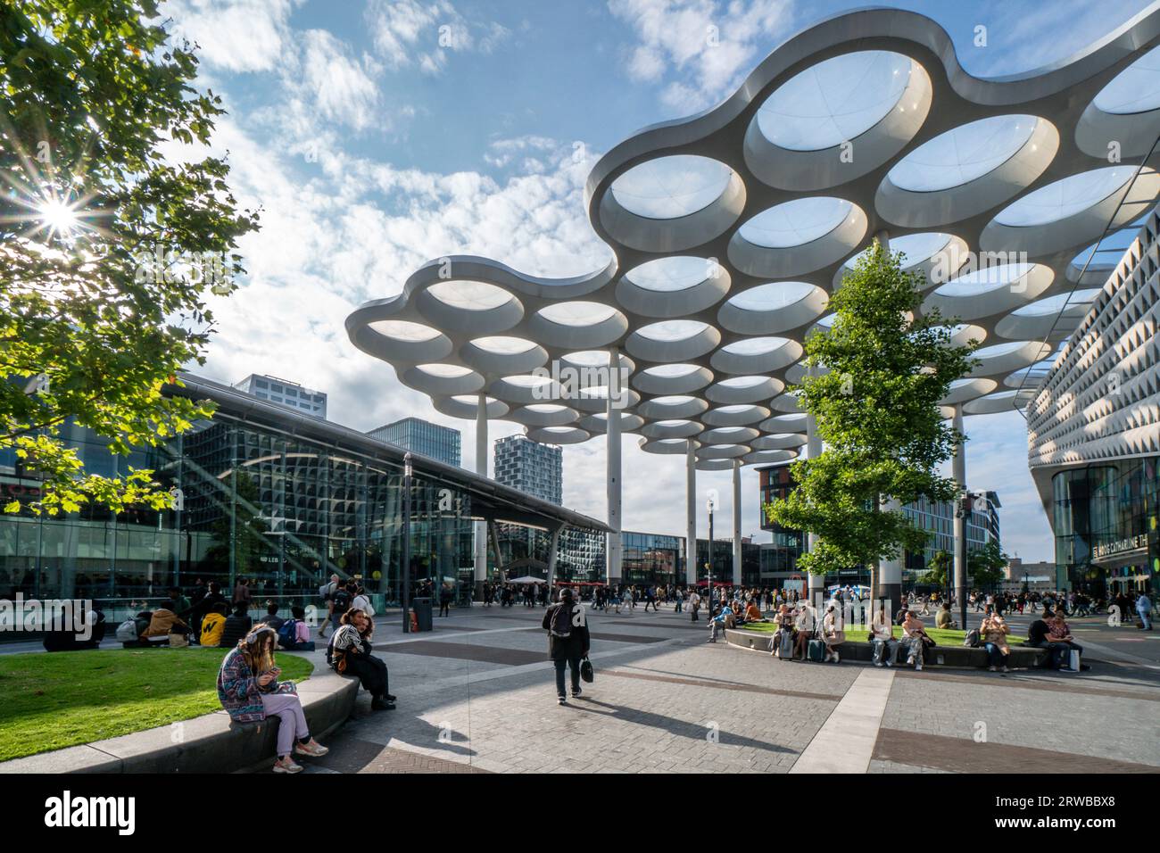 Bahnhofsvorplatz in Utrecht, Utrecht Centraal, Dachkonstruktion mit ETFE Kissen von Buitink Technology, moderne Architektur,  Holland, Niederlande, Eu Stock Photo