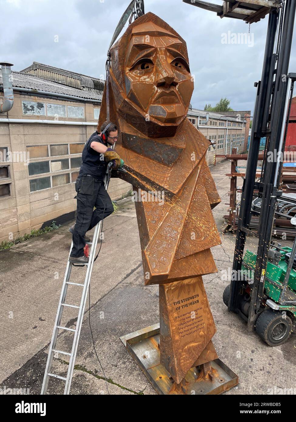 Renowned sculptor Luke Perry is putting the finishing touches to his ...