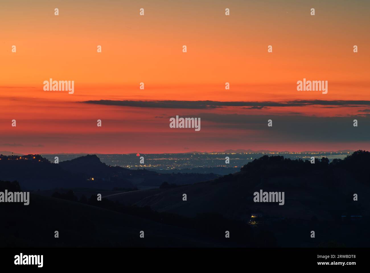Sfondo tramonto hi-res stock photography and images - Alamy
