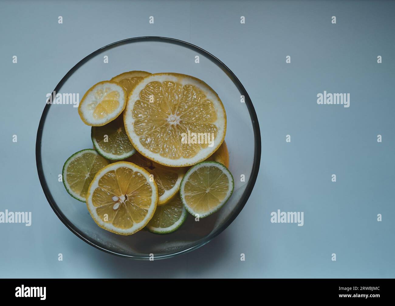 Lemons in white bowl hi-res stock photography and images - Alamy