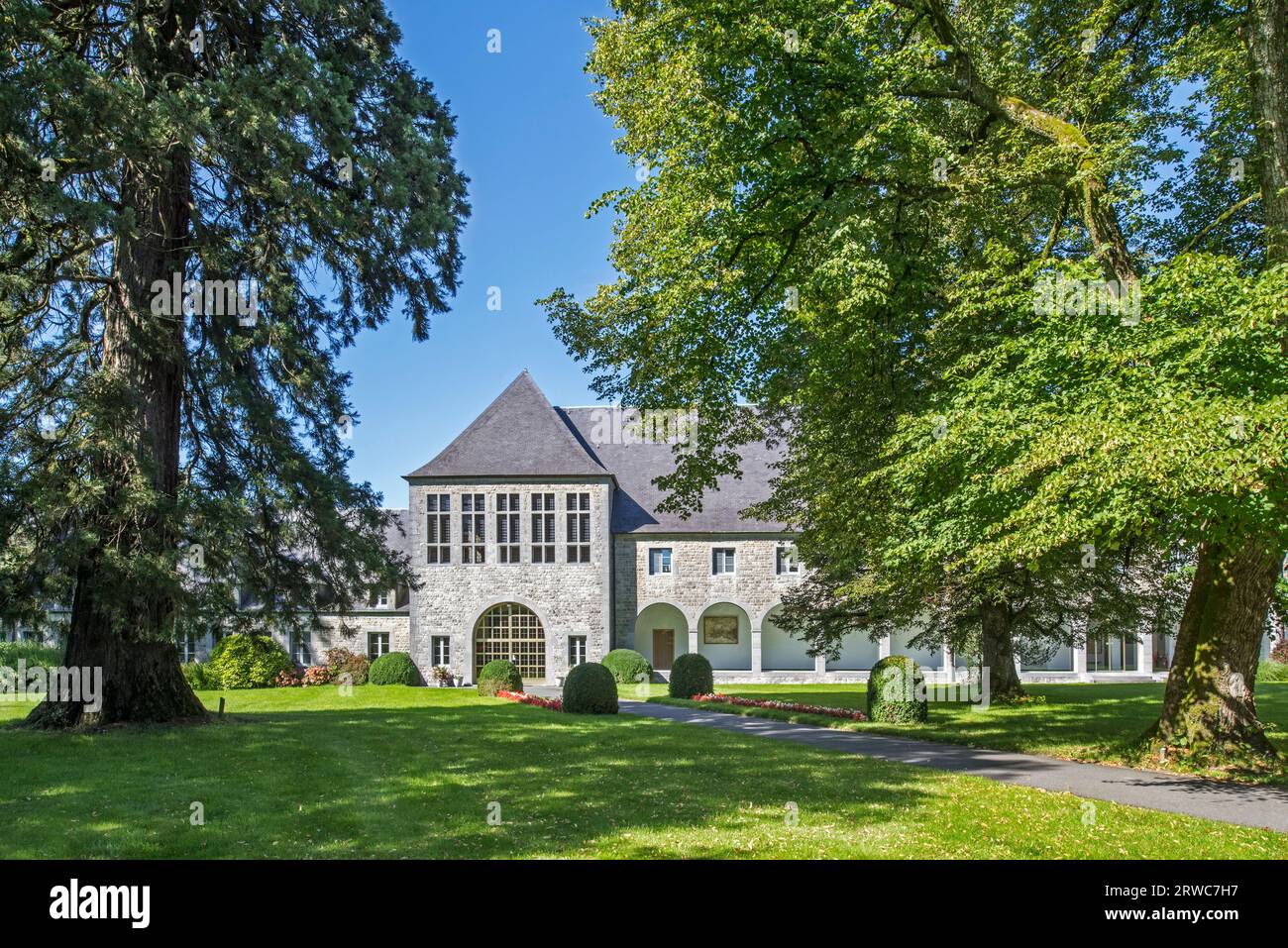 Notre dame courtyard hires stock photography and images Alamy