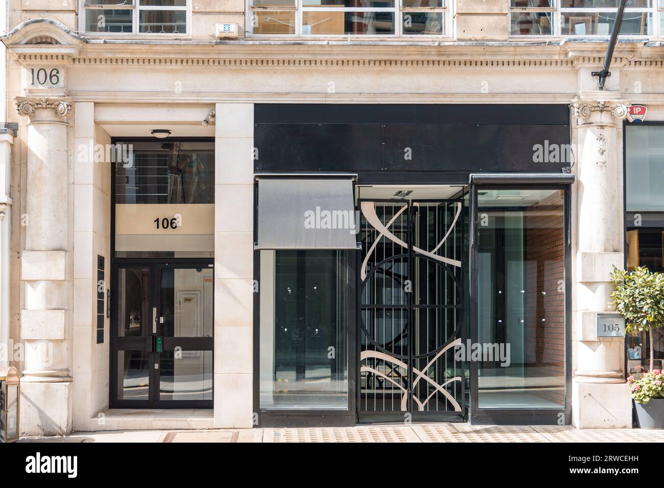London, UK - August 27, 2023: Empty storefront in Bond Street in the West End. It is one of the most expensive and sought after areas of real estate i Stock Photo