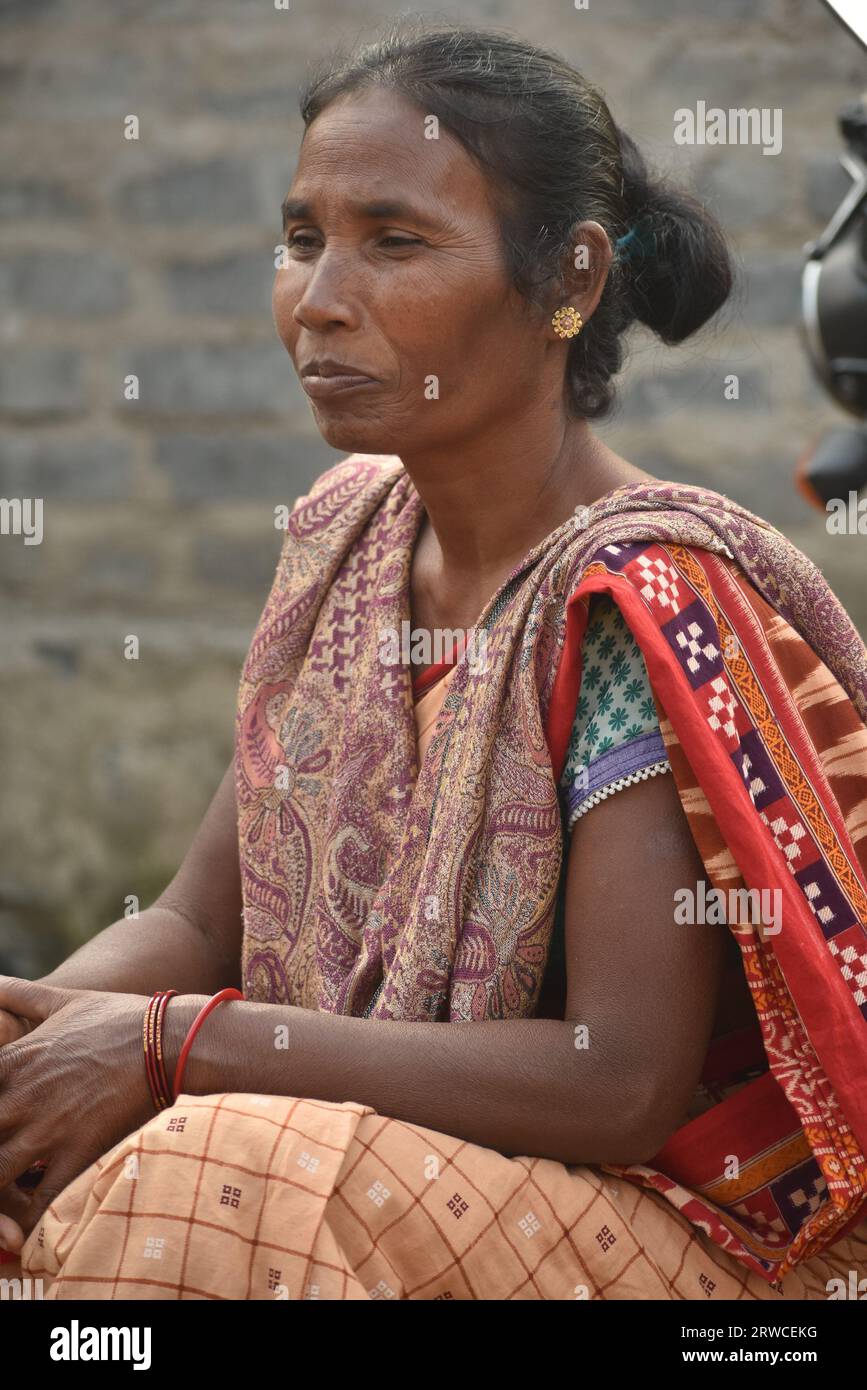 Indian girls sari hi-res stock photography and images - Alamy