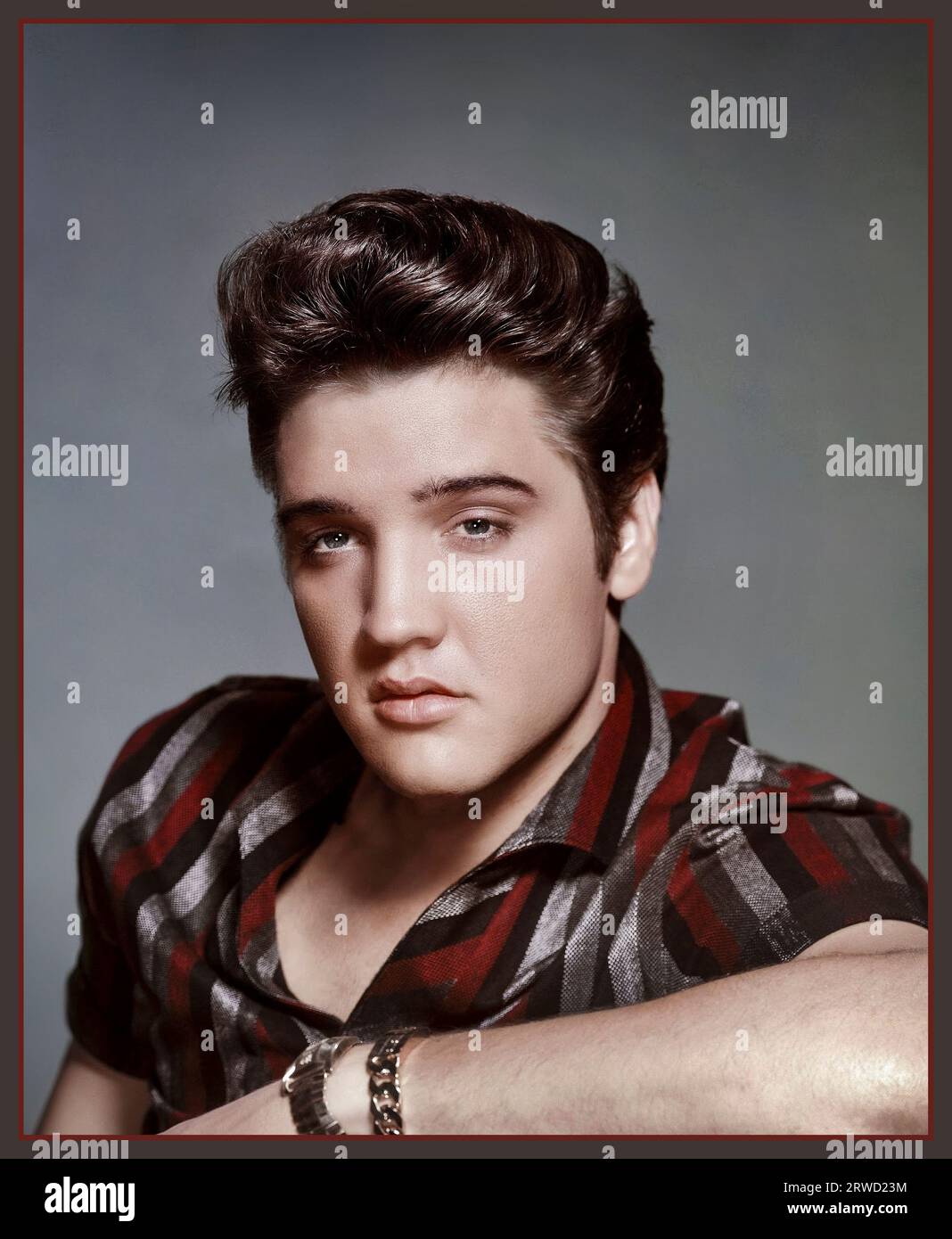 ELVIS PRESLEY '50's Vintage 1950's Hollywood film studio press  promotional color colour portrait still of Elvis Presley iconic rock & roll singer film artist Stock Photo
