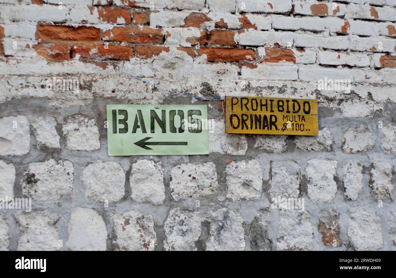 signaling of public toilets and forbidden to urinate in the street