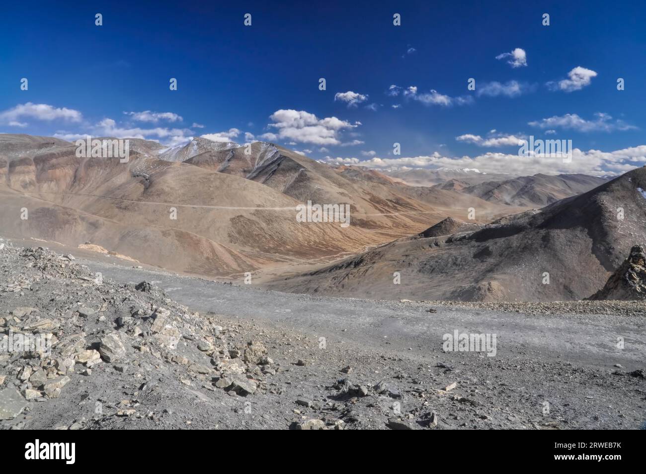 Rocky road leading through the mountains on the way to Ladakh, India Stock Photo