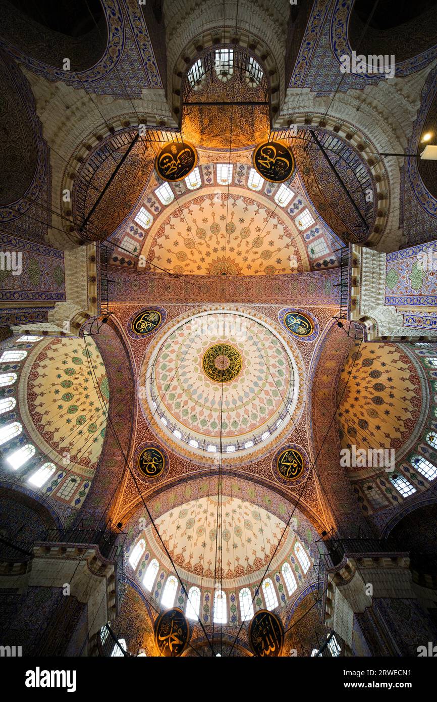 The New Mosque (Yeni Valide Camii) (Ottoman Imperial Mosque ...