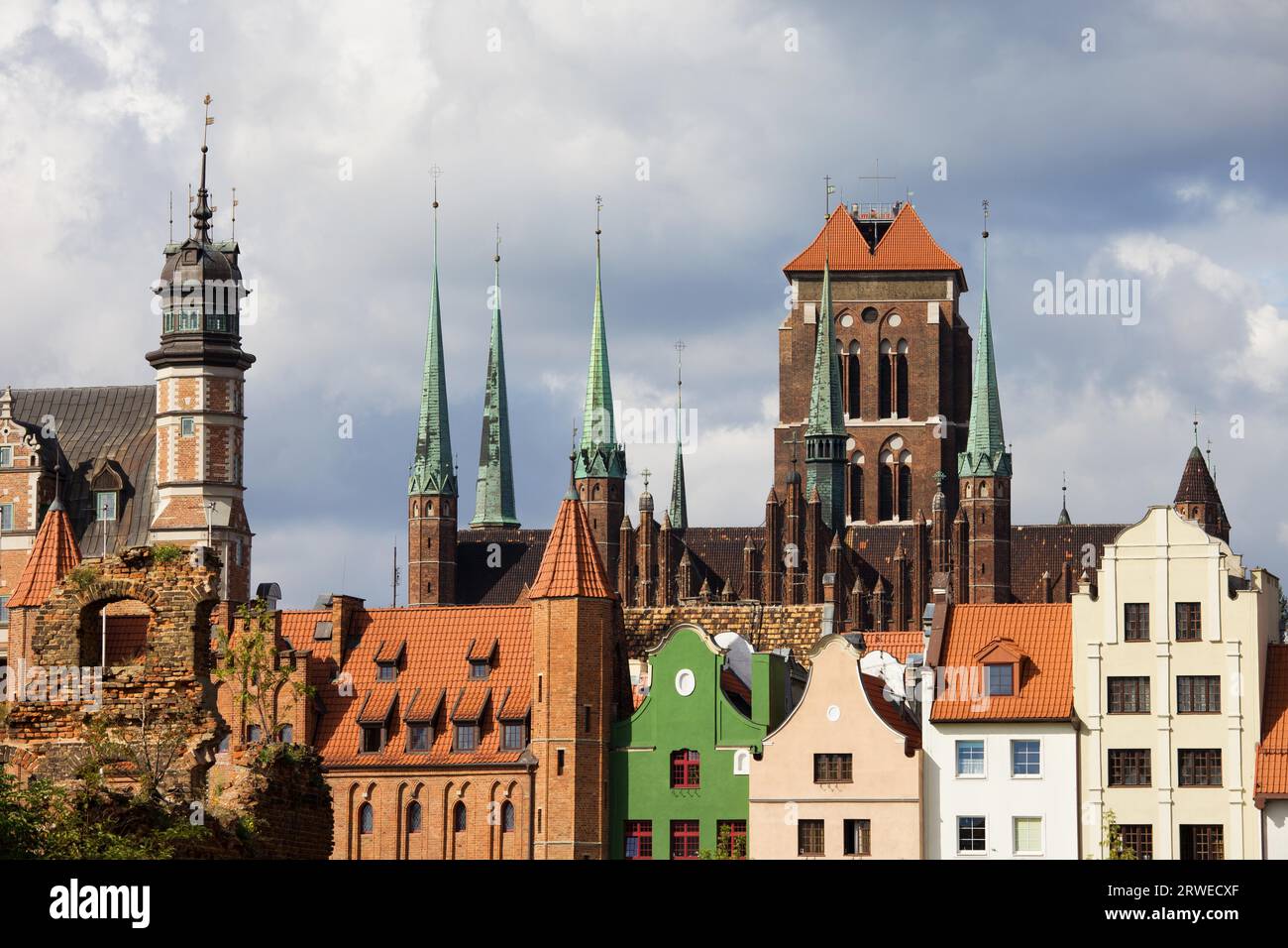 Old Town architecture with Church of the Blessed Virgin Mary (Polish: Bazylika Mariacka) in the background in Gdansk (Danzig), Poland Stock Photo