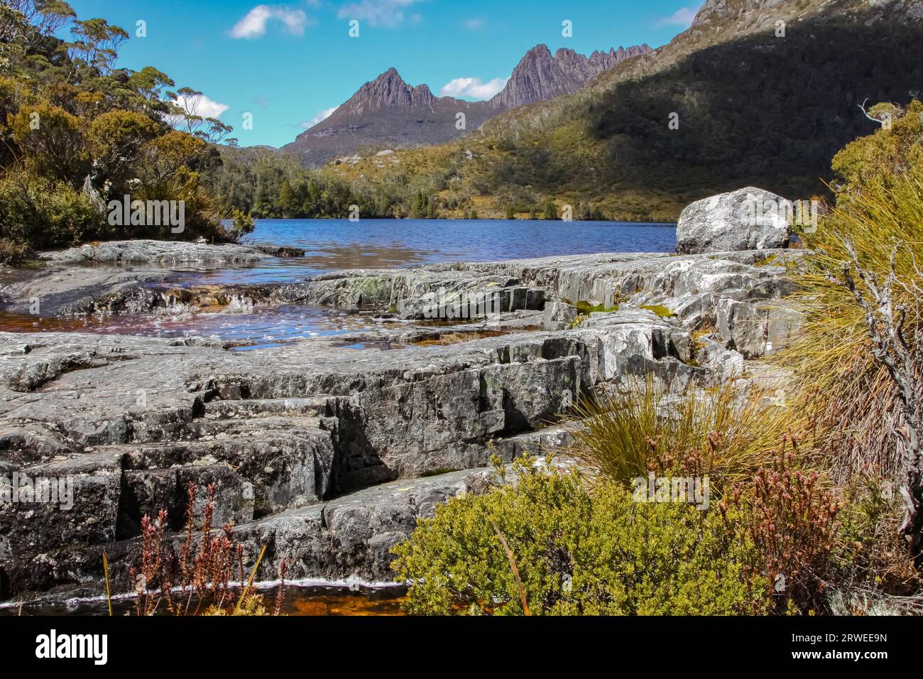 Beautiful mountain range lake hi-res stock photography and images - Alamy