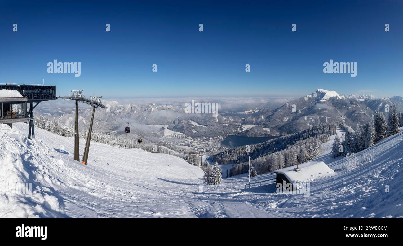 Winter landscape with ski tracks in deep snow, mountain station of the Zwoelferhorn cable car with view to the Schafberg, Sankt Gilgen am Stock Photo