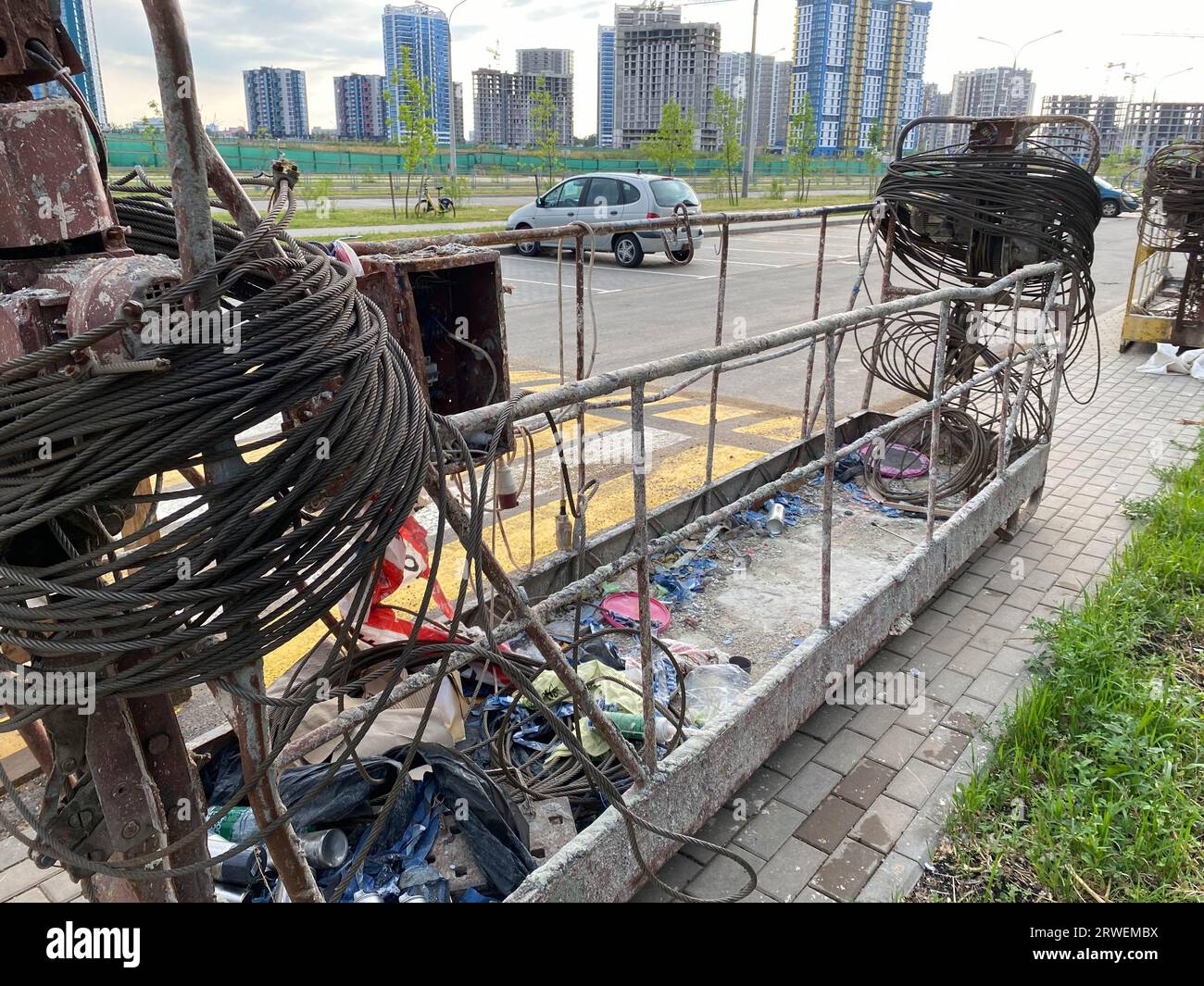 Industrial cradle, hoist with iron metal braided ropes for lifting