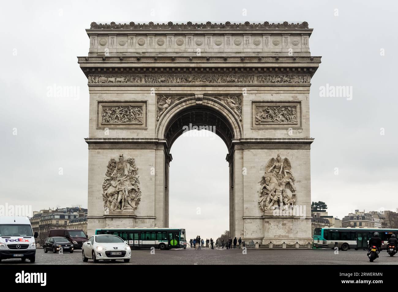 Arc de Triomphe de l'Étoile (Triumphal Arch of the Star), one of the most famous monuments in Paris, France, at the western end of the Champs-Élysées Stock Photo