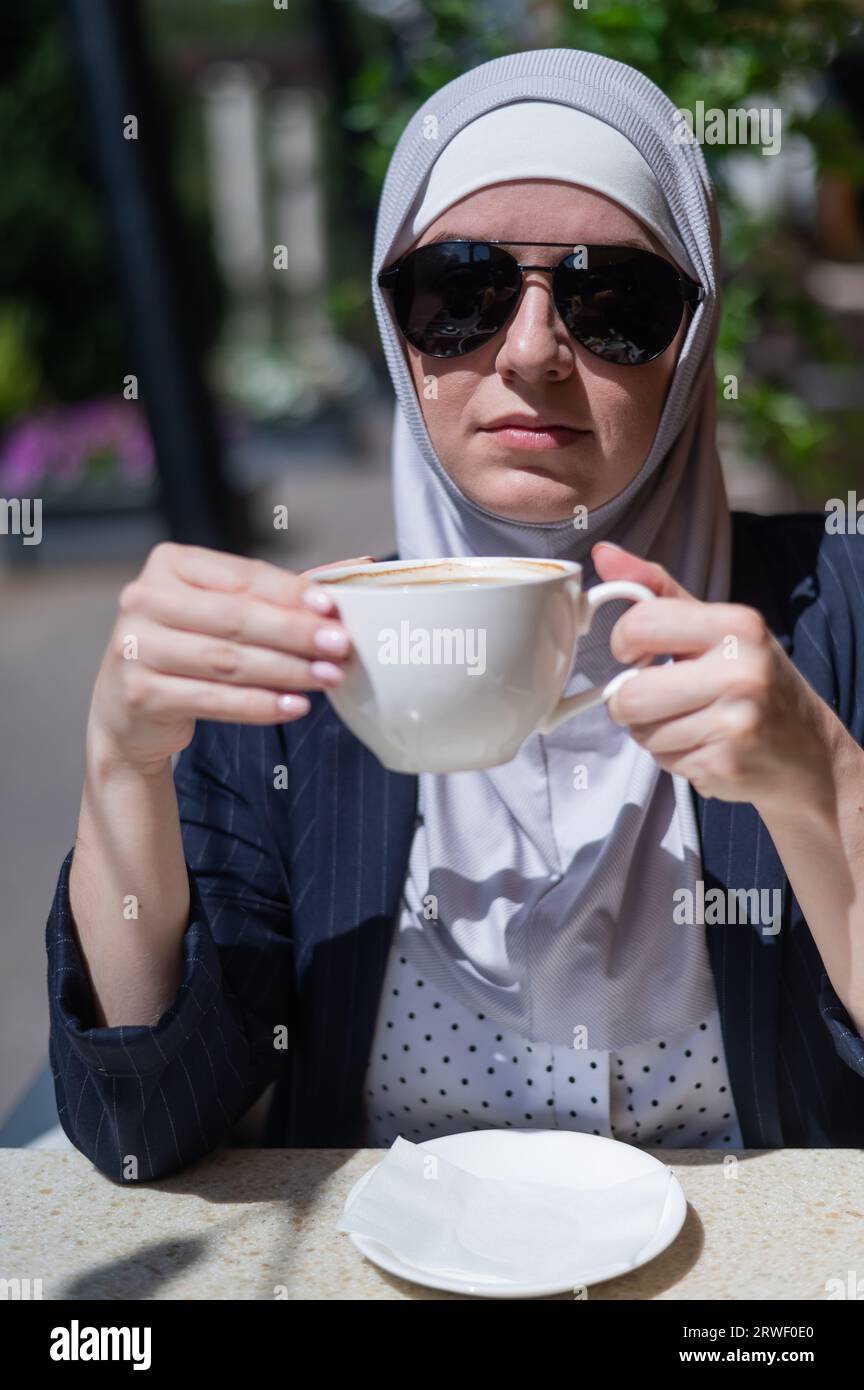 Pretty muslim woman drinking tea hi-res stock photography and images ...