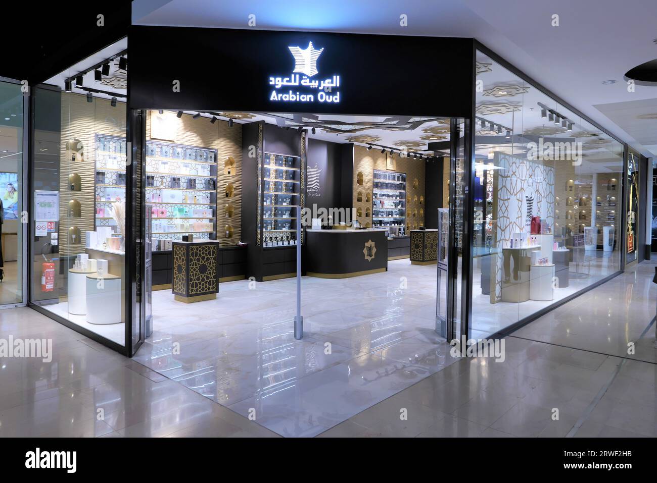 ARABIAN OUD PERFUMES ENTRANCE INSIDE THE SHOPPING CENTER Stock Photo