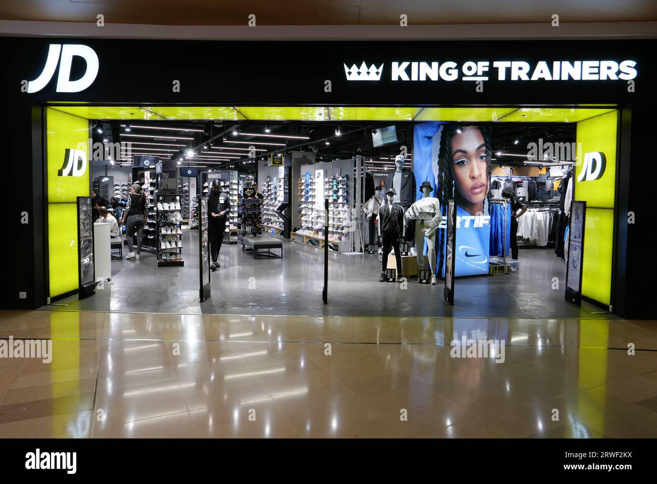 Jd king of trainers trafford deals centre