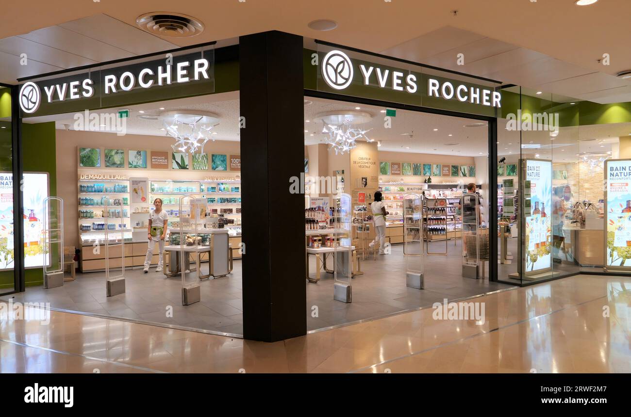 Yves rocher store hi-res stock photography and images - Alamy