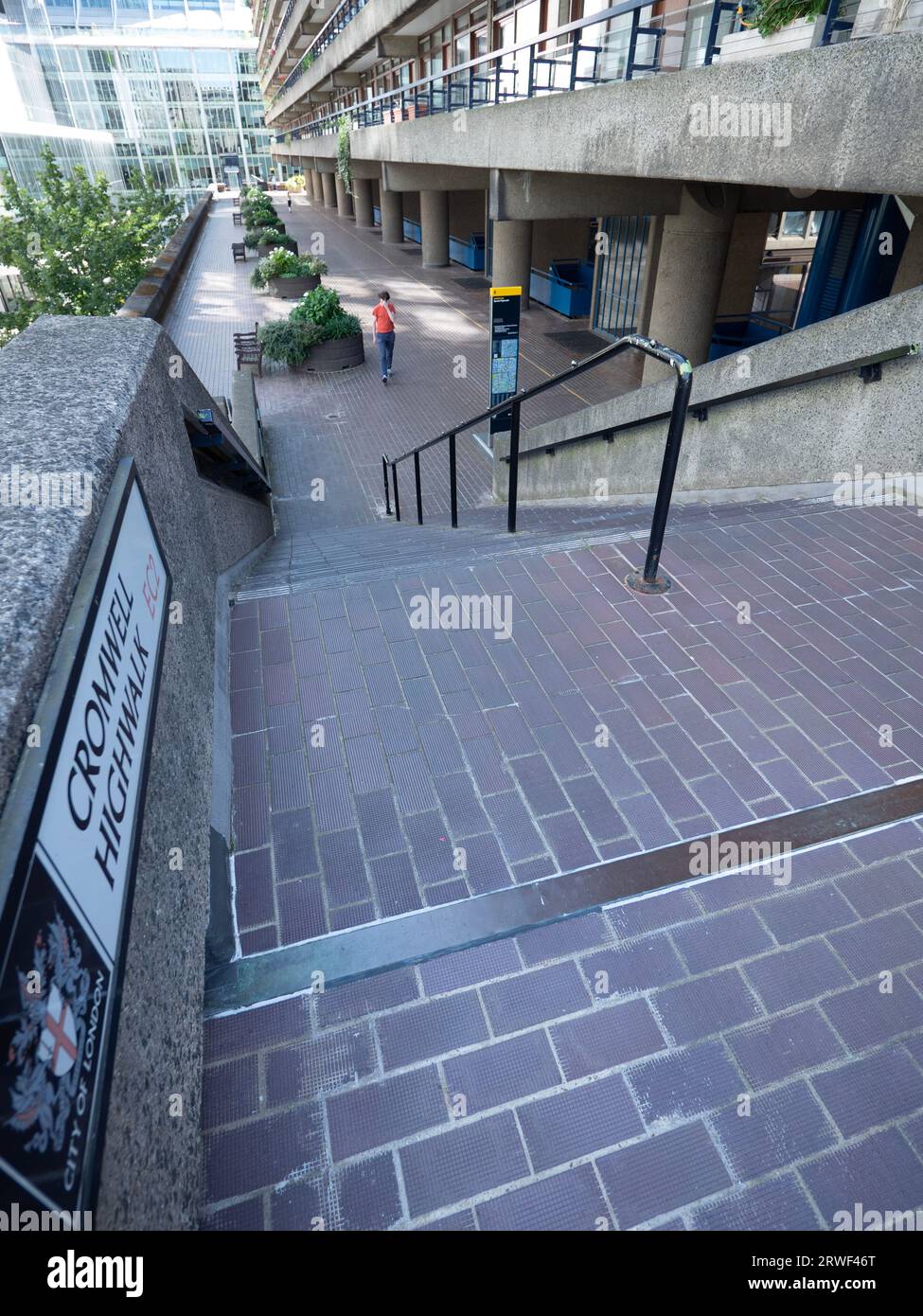 London residential flats stairs hi-res stock photography and images - Alamy
