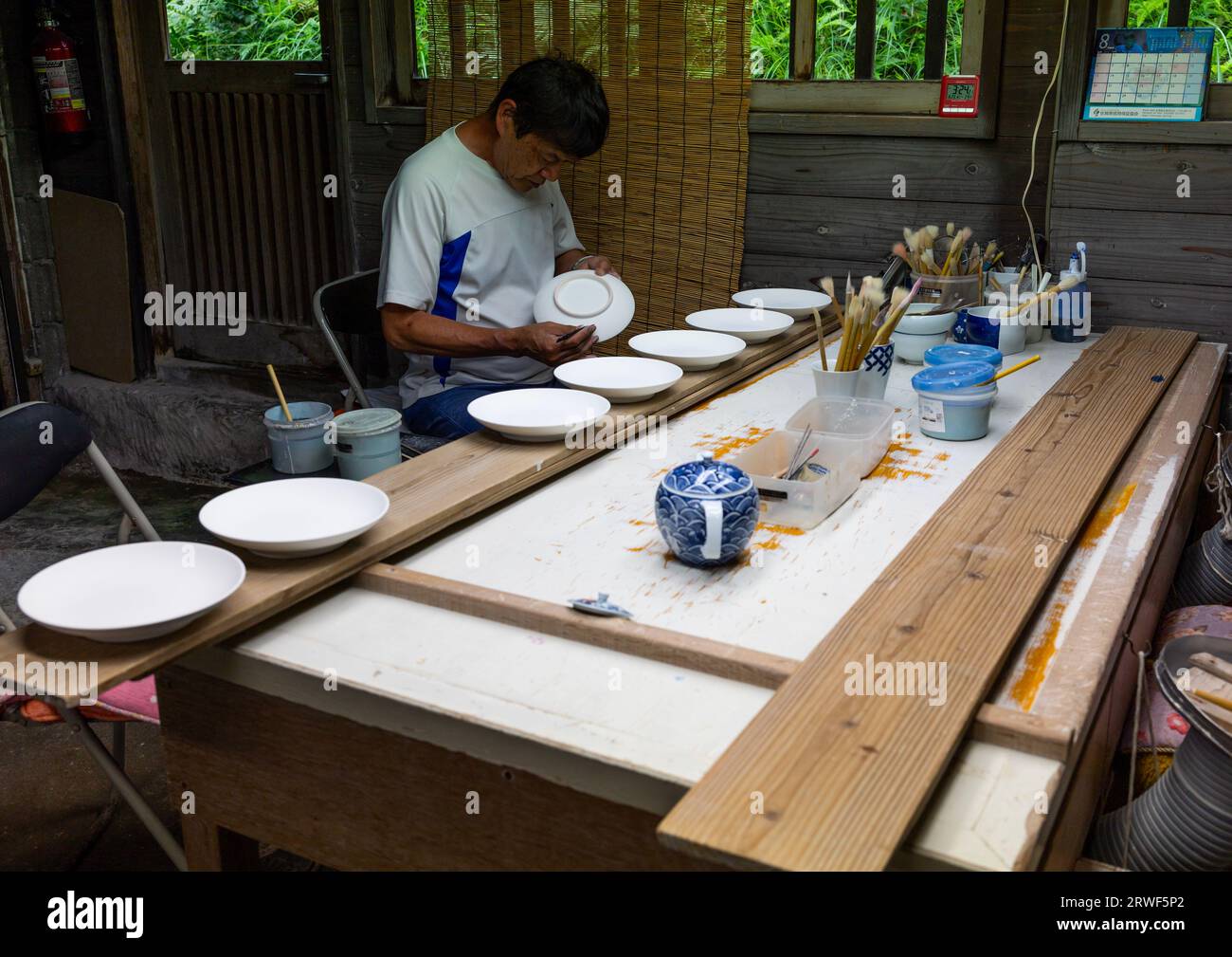 Artisan in Genemongama porcelain atelier, Kyushu region, Arita, Japan Stock Photo