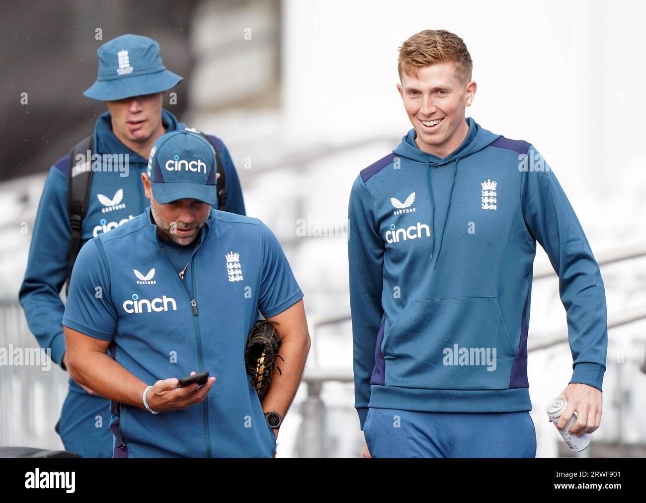 England's Zak Crawley (right) ahead of a nets session at Headingley, Leeds. Picture date: Tuesday September 19, 2023. Stock Photo