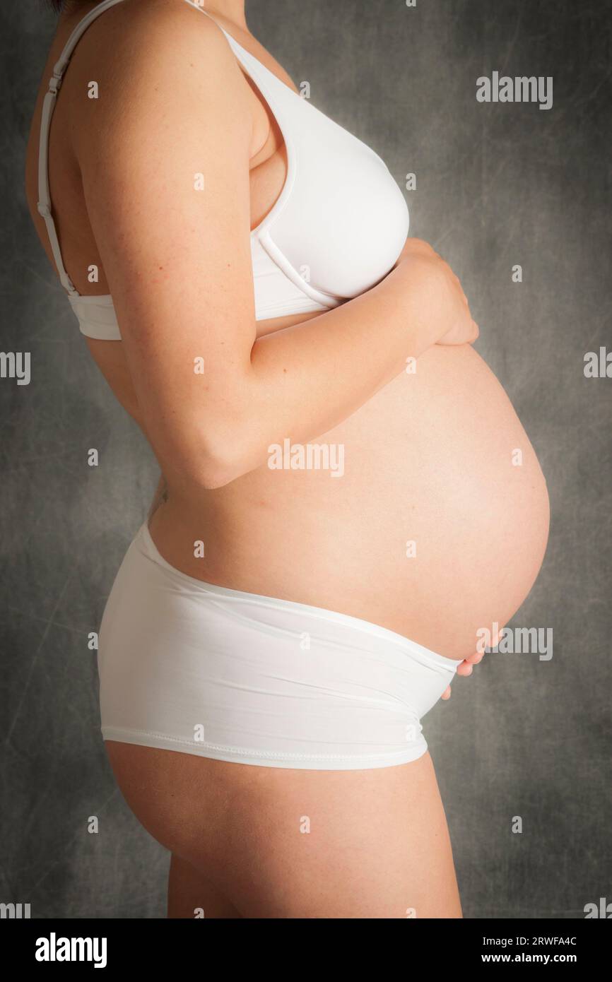 mujer embarazada con ropa interior, Mallorca Stock Photo - Alamy