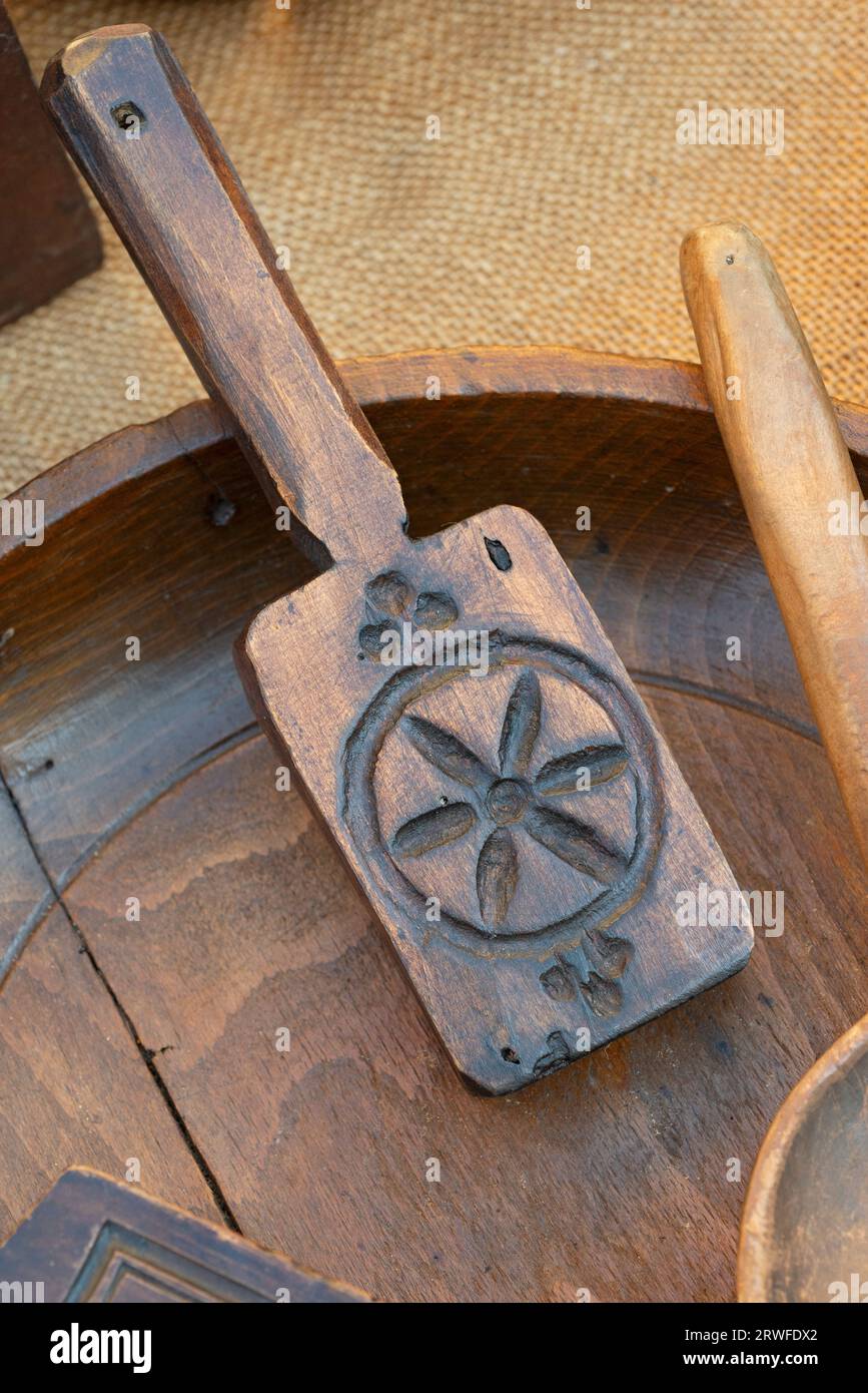 Vintage Butter Molds and Wood Cutting Board Stock Image - Image of butter,  meals: 102610341