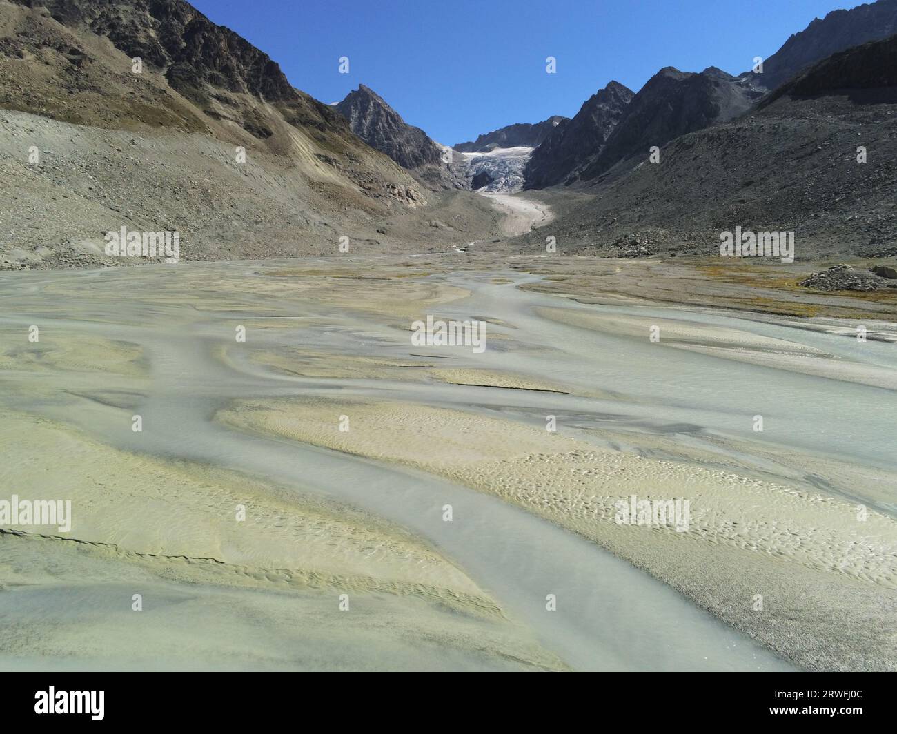 Das Vorfeld des Brenay-Gletschers, geschützte Auenlandschaft im Walliser Val de Bagnes Stock Photo