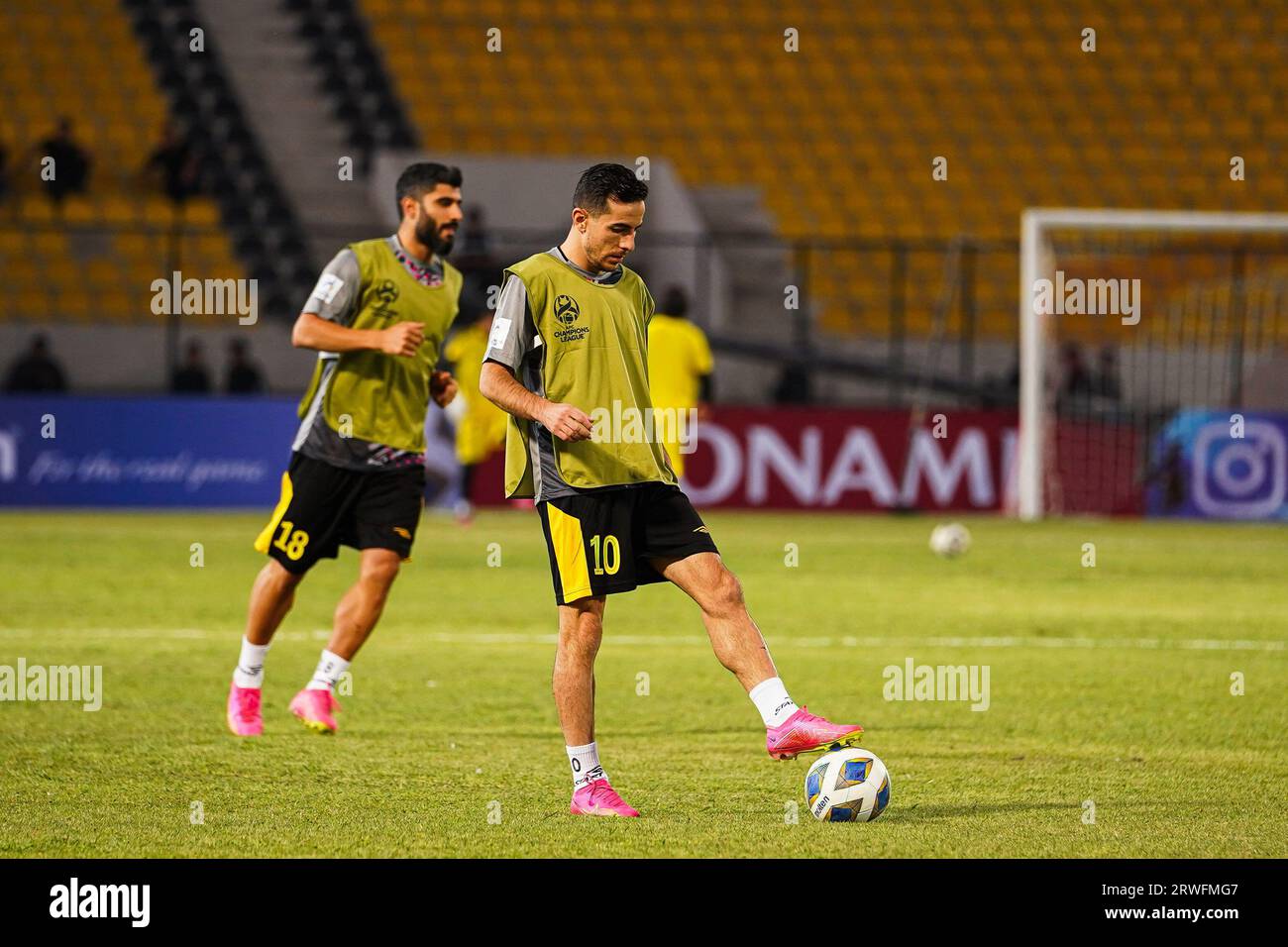 FC Sepahan - Iran's Sepahan football players pose for a group picture  before their the 2011 AFC Champions League group A match against United  Arab Emirate's Al Jazira at Foolad Shahr stadium