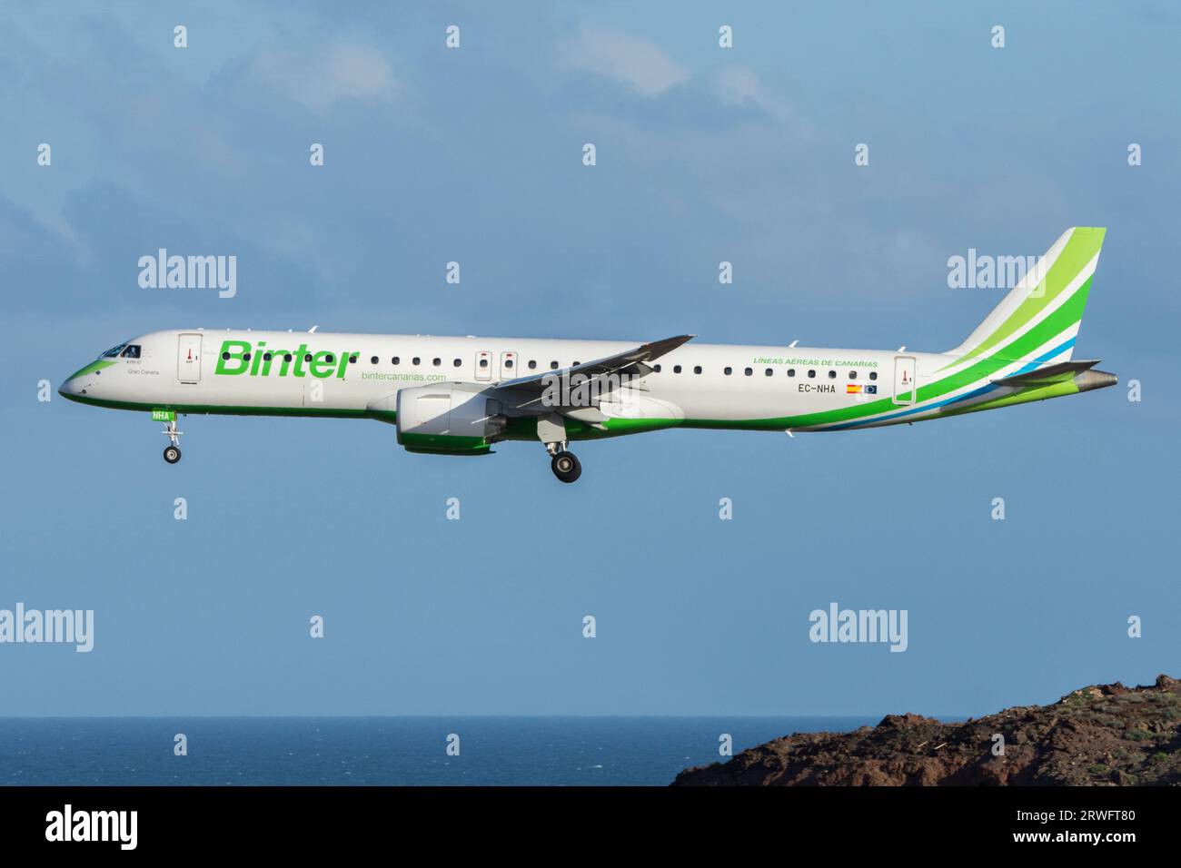 Embraer e195 e2 hi-res stock photography and images - Alamy