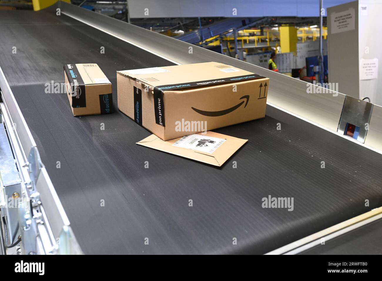 Kojetin, Czech Republic. 19th Sep, 2023. Amazon robotic distribution ...