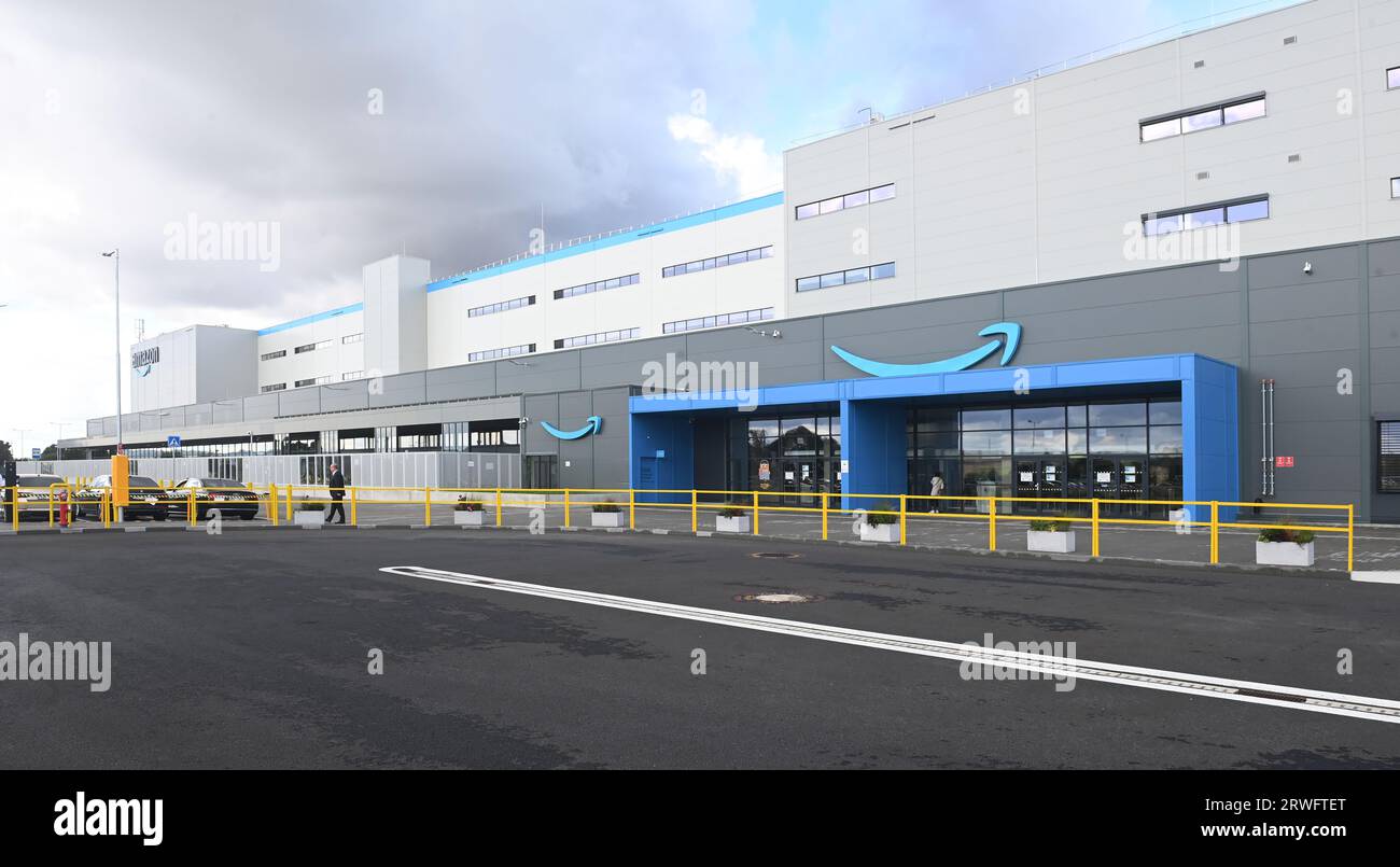 Kojetin, Czech Republic. 19th Sep, 2023. Amazon robotic distribution ...