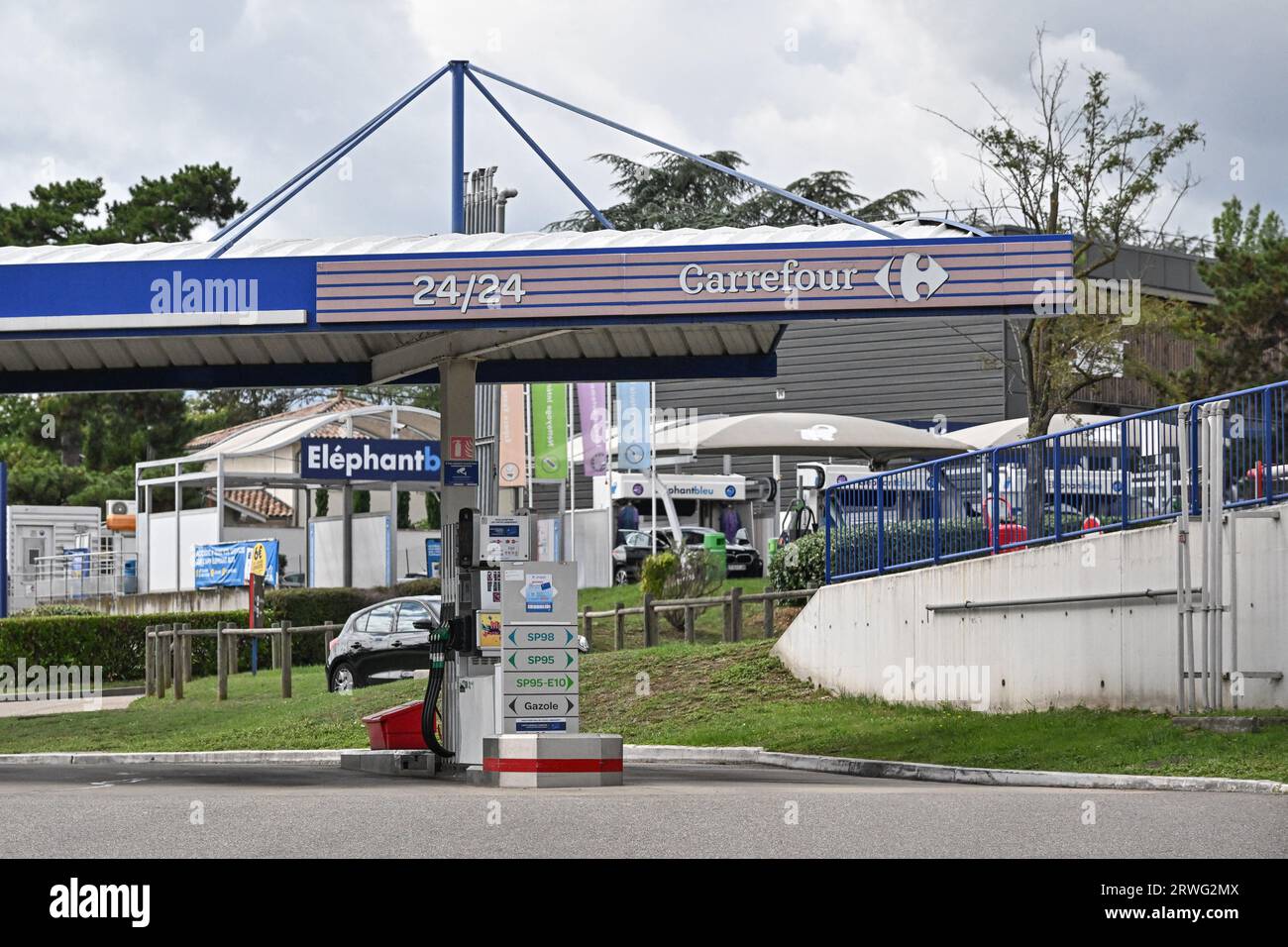 Carrefour gas station hires stock photography and images Alamy
