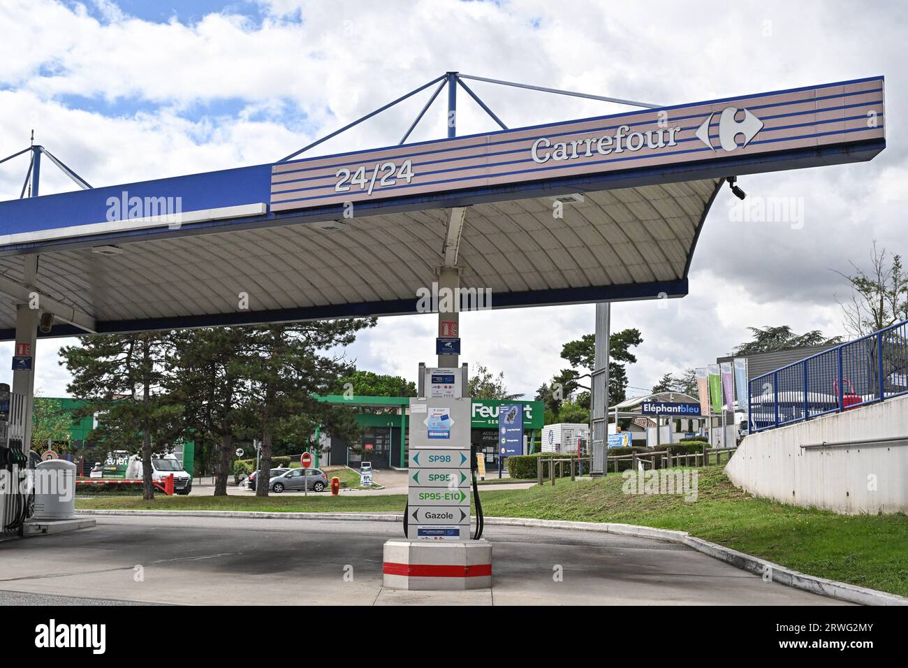 Carrefour gas station hires stock photography and images Alamy