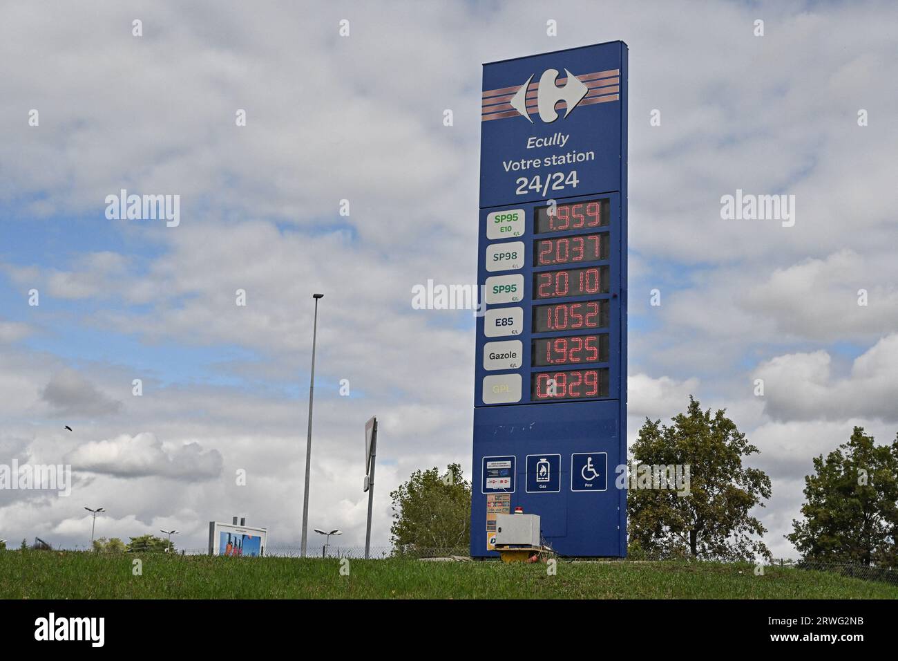 Carrefour gas station hires stock photography and images Alamy