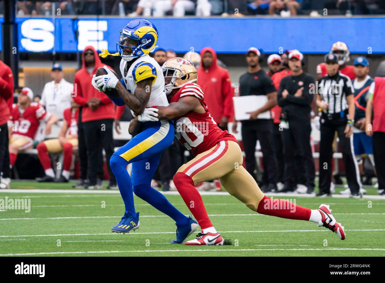 Cornerback Ambry Thomas of the San Francisco 49ers pushes wide News  Photo - Getty Images