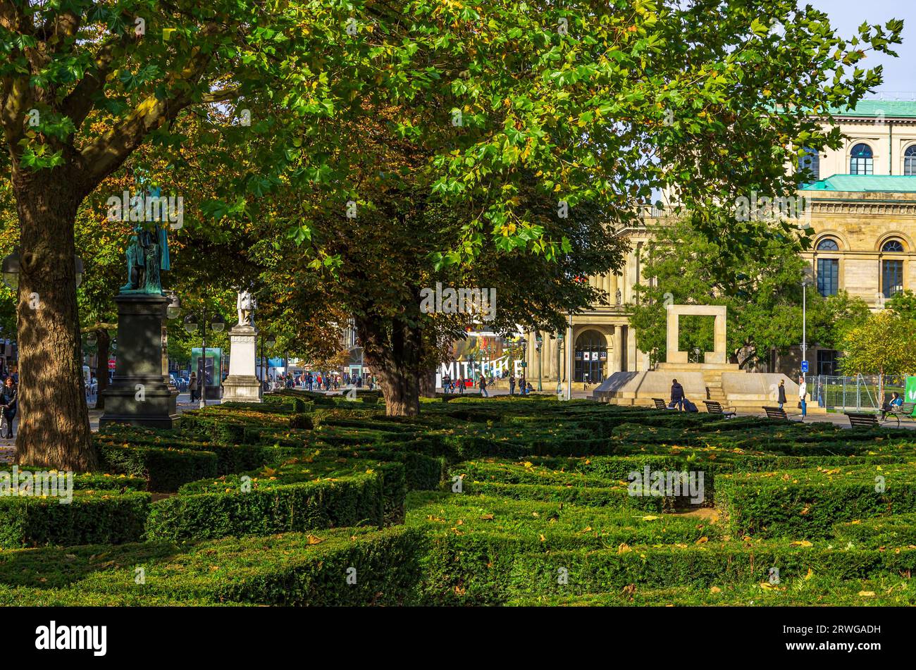 Landscaping and hedges hi-res stock photography and images - Alamy