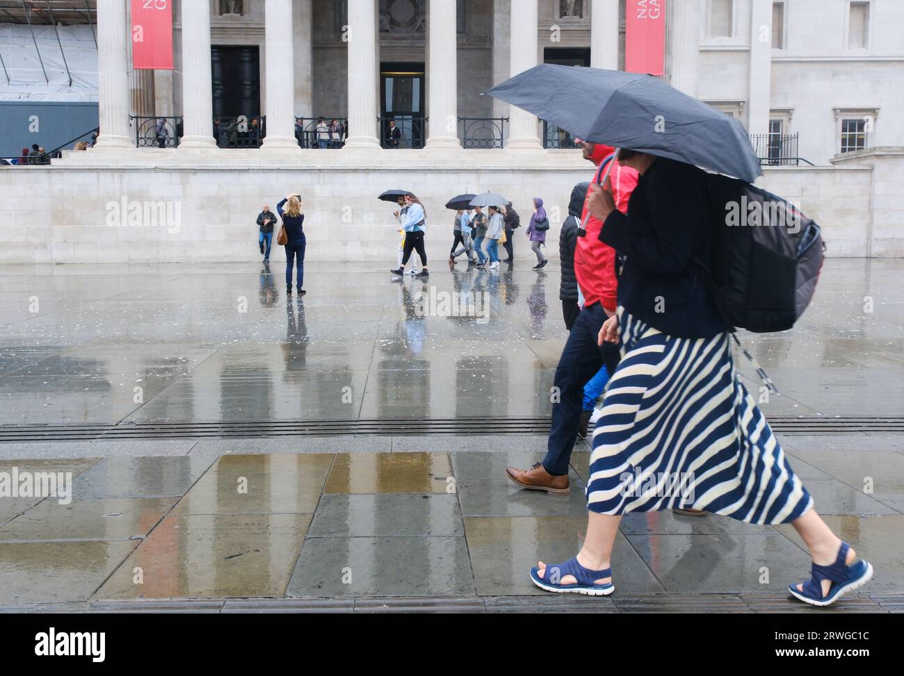 Trafalgar Square, London, UK. 19th Sep 2023. UK Weather: blustery showers in London. Credit: Matthew Chattle/Alamy Live News Stock Photo