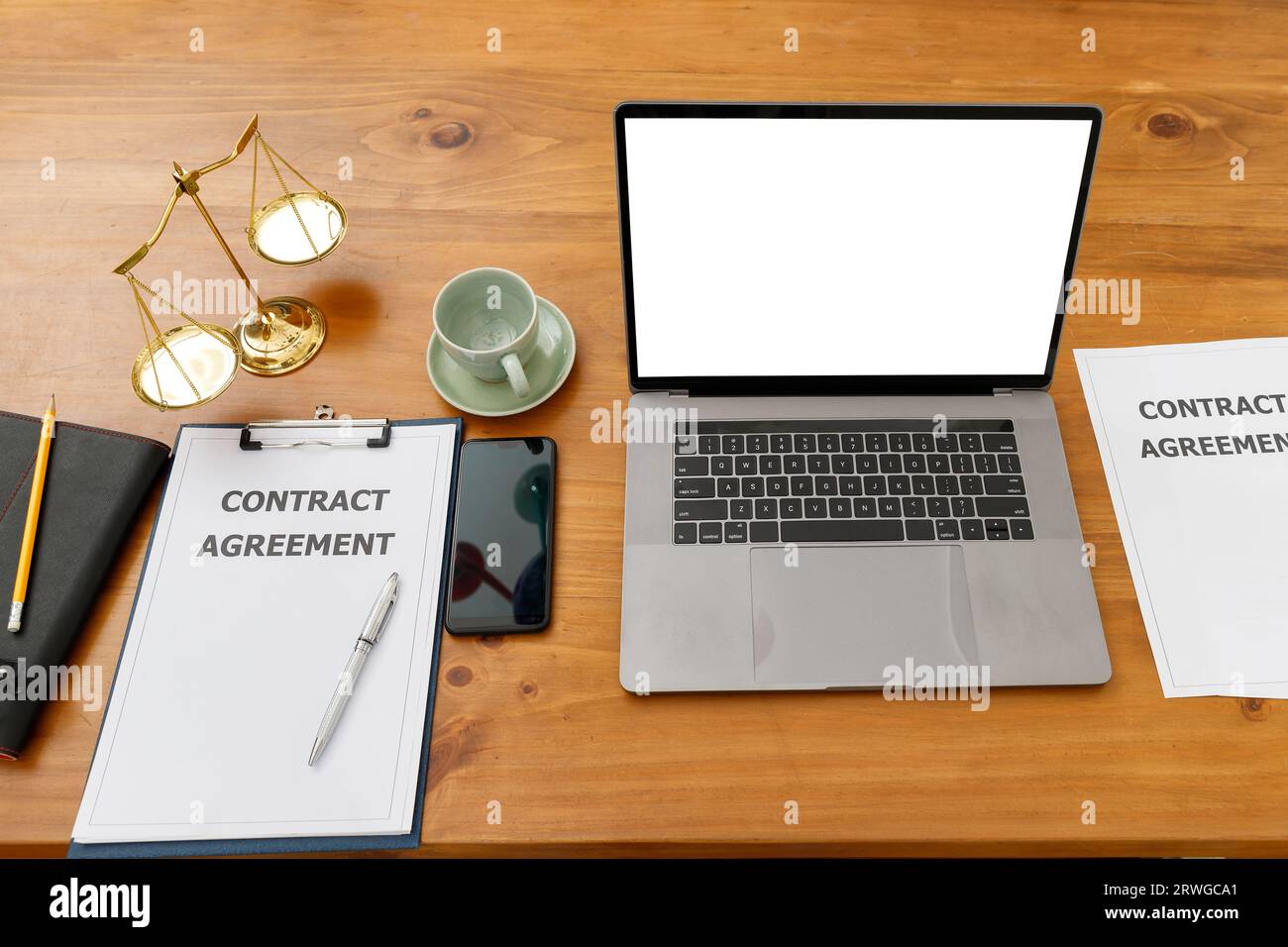Law scale contract document hi-res stock photography and images - Alamy